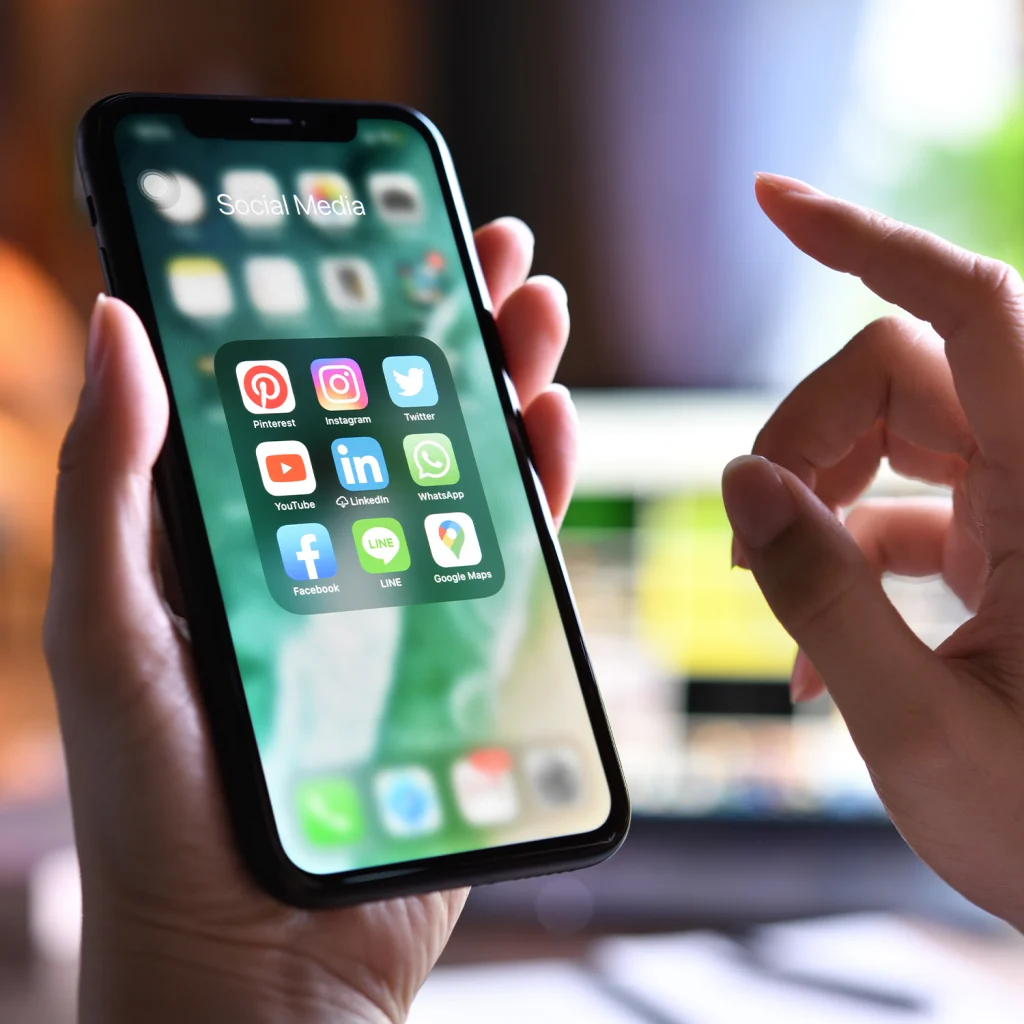 Publicar una App en App Store y Google Play | adaptive™